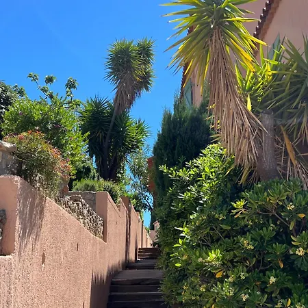 Vue Et Piscine * Saint-Raphaël