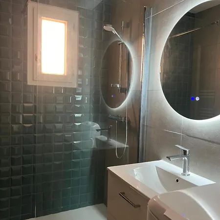 Vue Et Piscine Saint-Raphaël