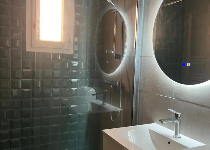 Vue Et Piscine Saint-Raphaël