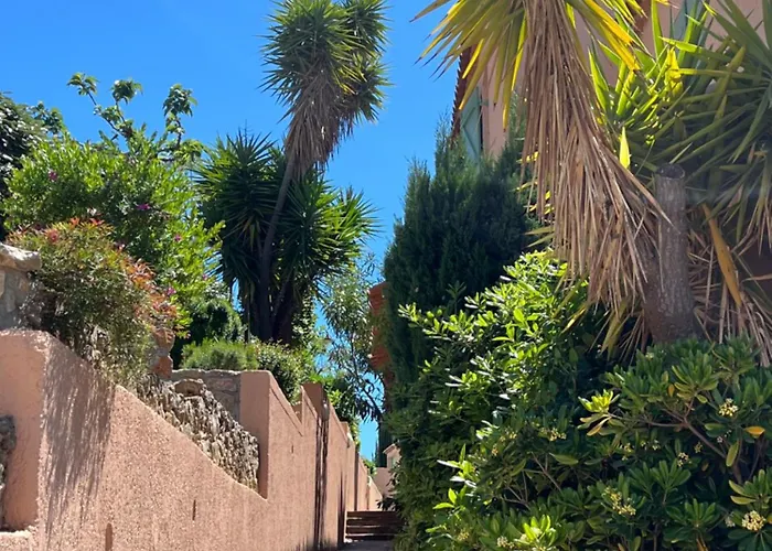 Vue Et Piscine * Saint-Raphaël