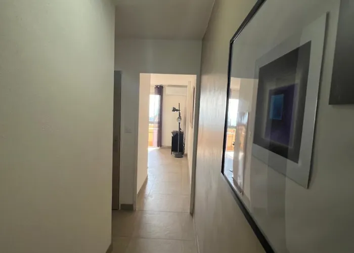 Vue Et Piscine Saint-Raphaël