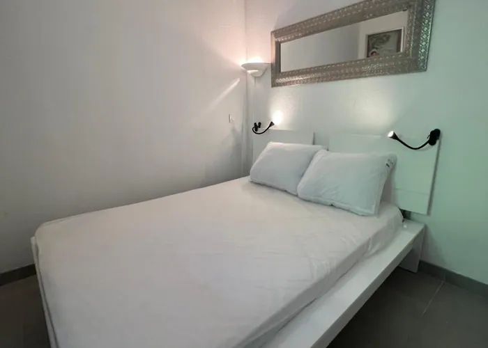 Vue Et Piscine Saint-Raphaël